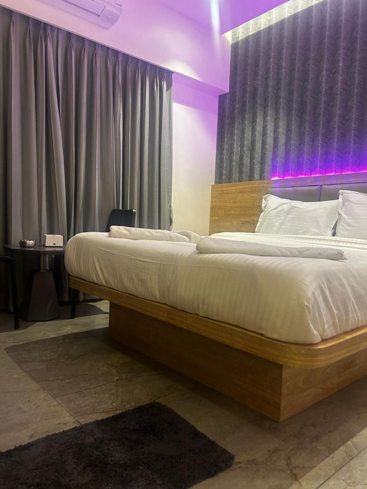 Hotel Aura Inn Airoli ,Digha Наві-Мумбаї Екстер'єр фото