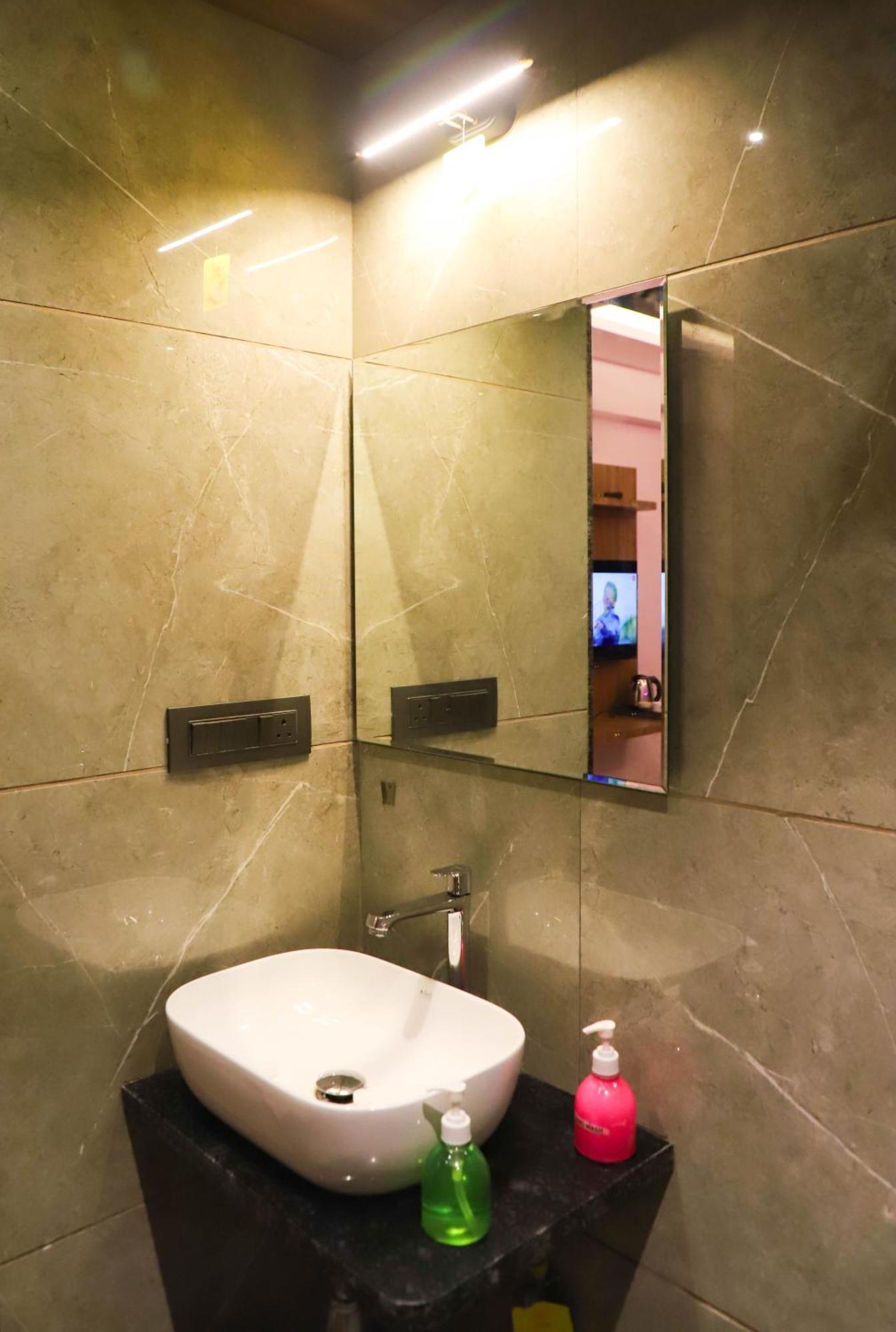 Hotel Aura Inn Airoli ,Digha Наві-Мумбаї Екстер'єр фото