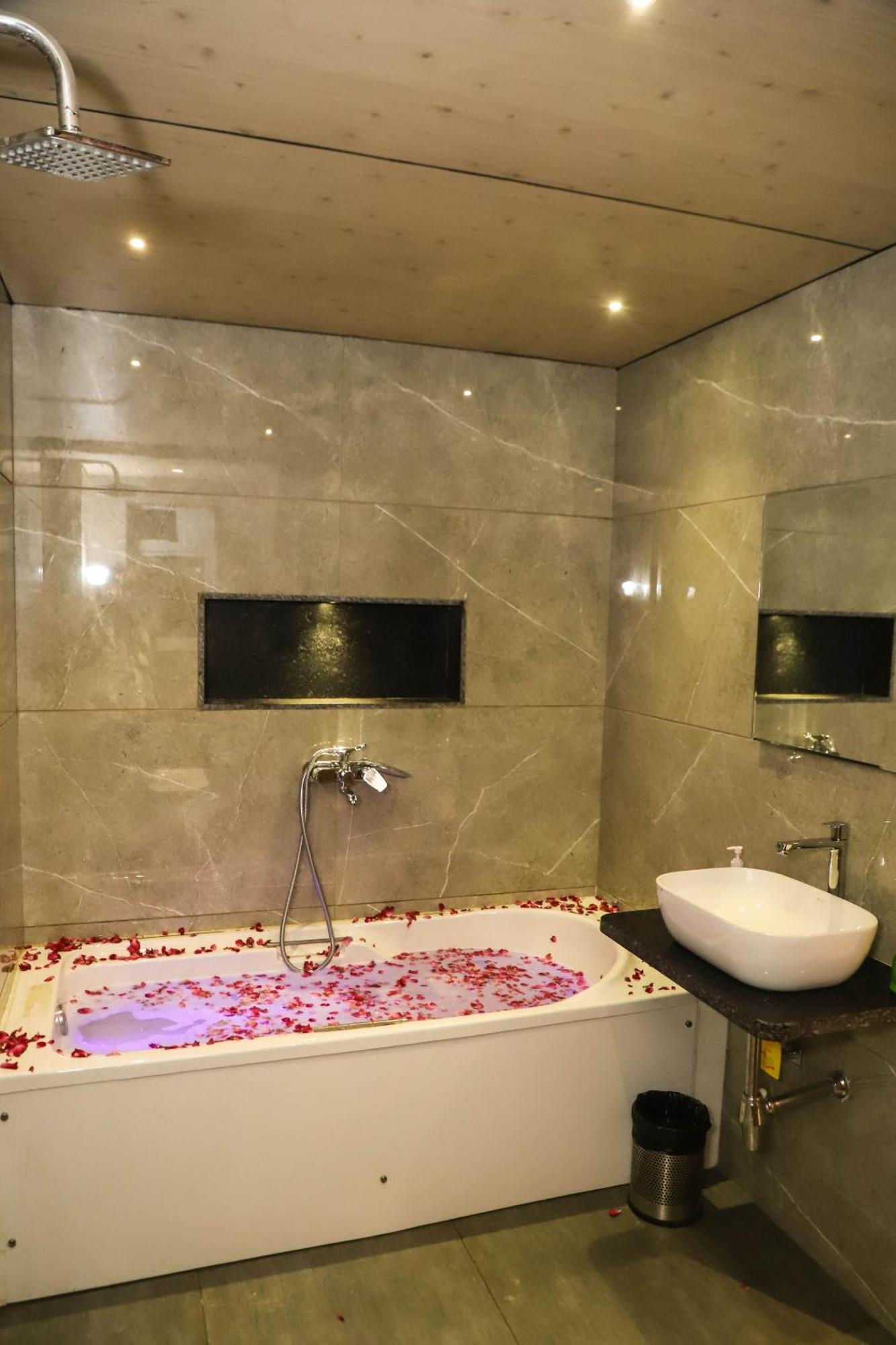 Hotel Aura Inn Airoli ,Digha Наві-Мумбаї Екстер'єр фото