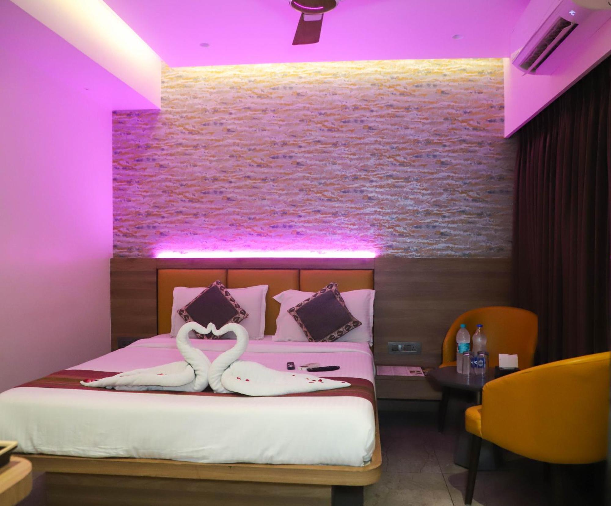 Hotel Aura Inn Airoli ,Digha Наві-Мумбаї Екстер'єр фото