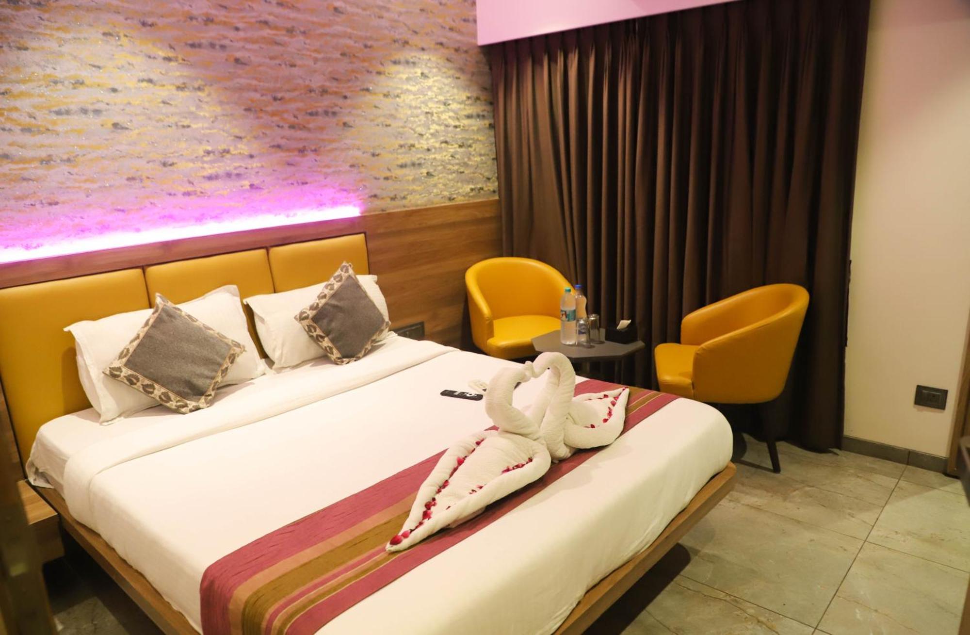 Hotel Aura Inn Airoli ,Digha Наві-Мумбаї Екстер'єр фото